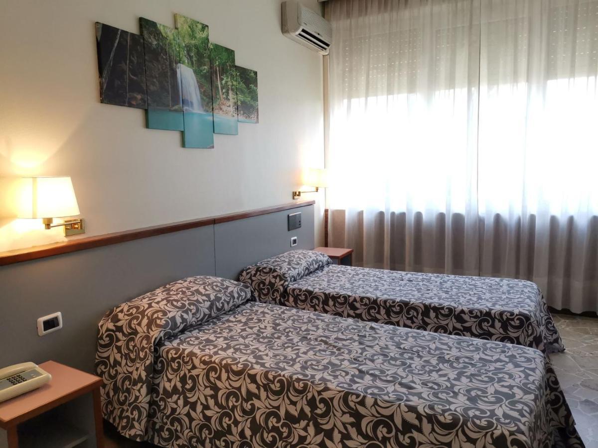 H&L Hotel 奇尼塞洛巴尔萨莫 外观 照片