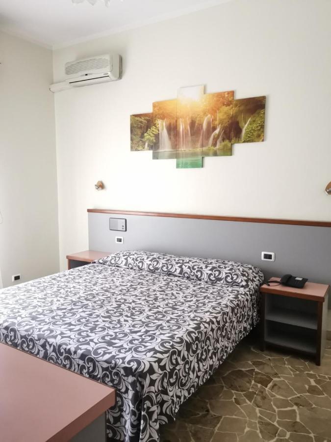 H&L Hotel 奇尼塞洛巴尔萨莫 外观 照片