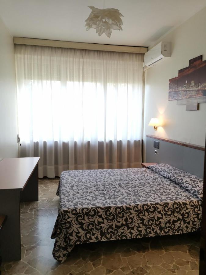 H&L Hotel 奇尼塞洛巴尔萨莫 外观 照片