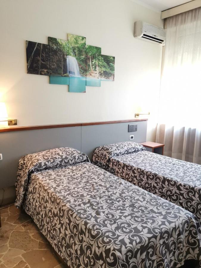 H&L Hotel 奇尼塞洛巴尔萨莫 外观 照片
