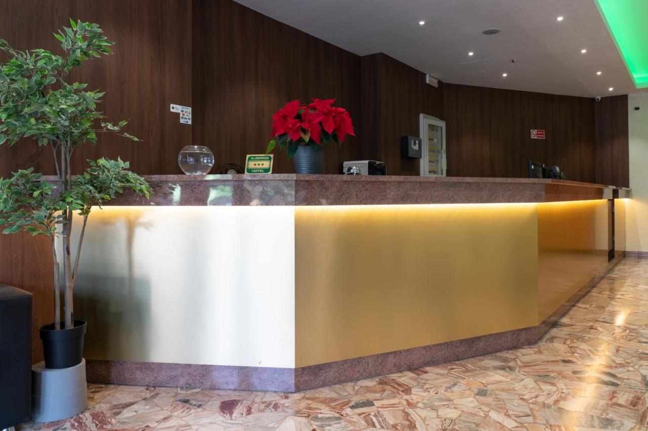 H&L Hotel 奇尼塞洛巴尔萨莫 外观 照片