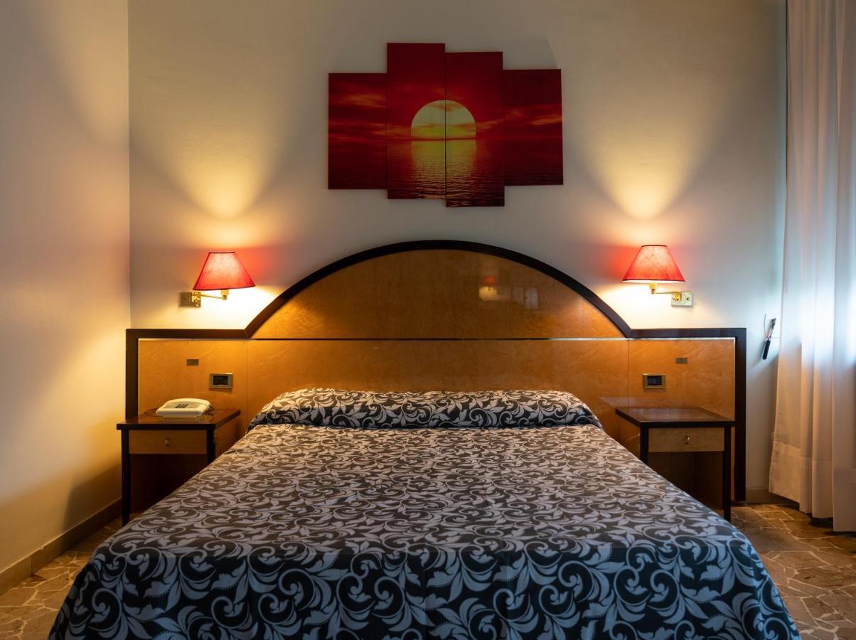H&L Hotel 奇尼塞洛巴尔萨莫 外观 照片